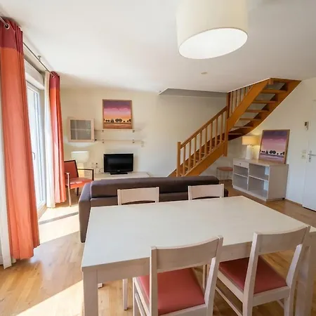 شقة Bright Two Bedroom Duplex *