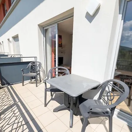 Bright Two Bedroom Duplex
